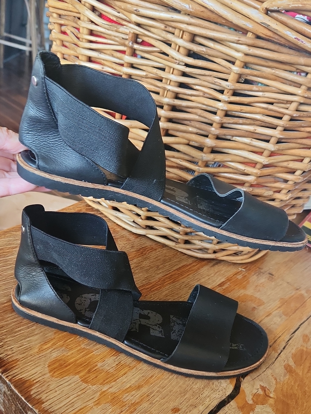 Sorel sz 9.5 Leather Stretch Sandals Strappy Gladiator Black Flats - Picture 5 of 11